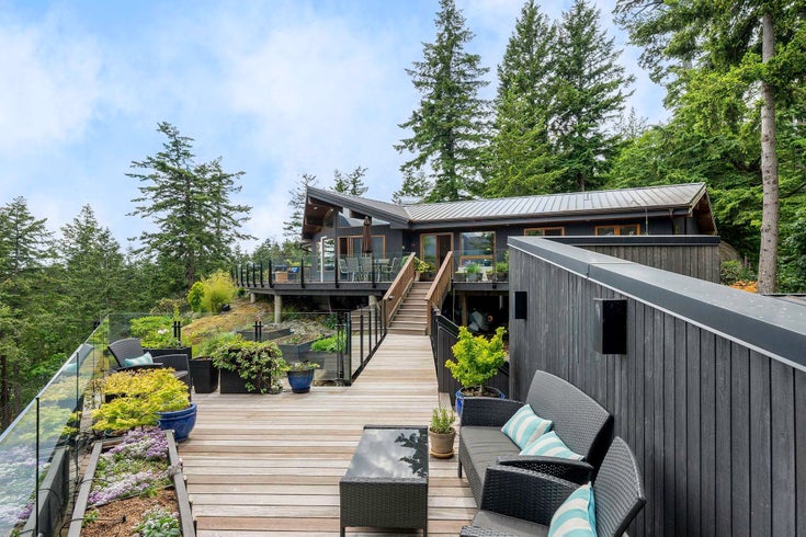 256 Jason Road - Bowen Island Single Family Residence for Sale, 2 Bedrooms (R3011051)