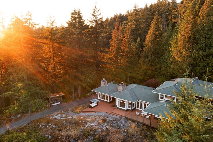 361 Forest Ridge Road - Bowen Island Single Family Residence for Sale, 3 Bedrooms (R3021965)