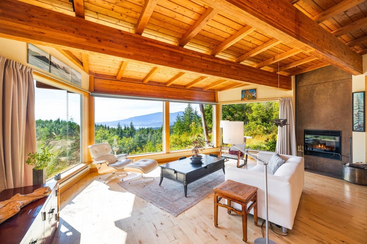 1301 Sunset Road - Bowen Island Single Family Residence for Sale, 3 Bedrooms (R3024755)