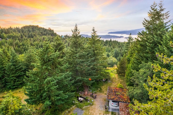1301 Sunset Road - Bowen Island Single Family Residence for Sale, 3 Bedrooms (R3024755)