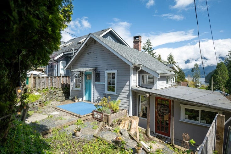 987 Dorman Road - Bowen Island Single Family Residence for Sale, 2 Bedrooms (R3032018)