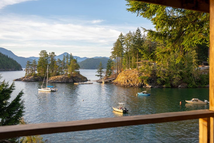 1558 Mount Gardner Road - Bowen Island Single Family Residence for Sale, 3 Bedrooms (R3040446)