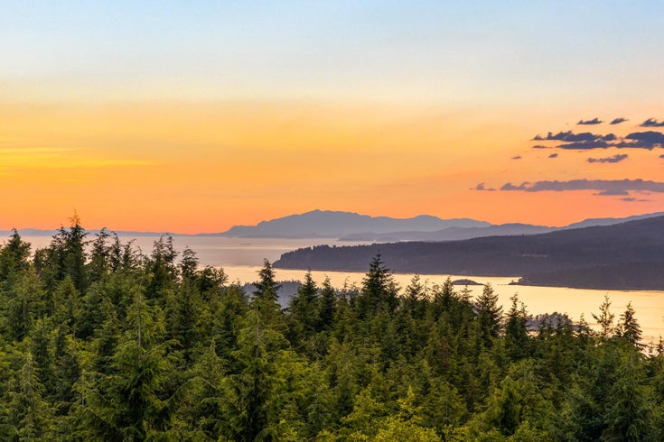 1301 Sunset Road - Bowen Island Single Family Residence for Sale, 3 Bedrooms (R3045102)