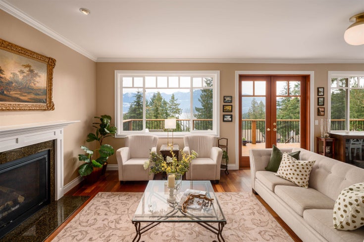 947 Village Drive - Bowen Island Single Family Residence for Sale, 4 Bedrooms (R3045643)