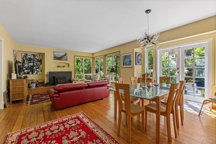 576 Cates Hill Road - Bowen Island Single Family Residence for Sale, 3 Bedrooms (R3086662)