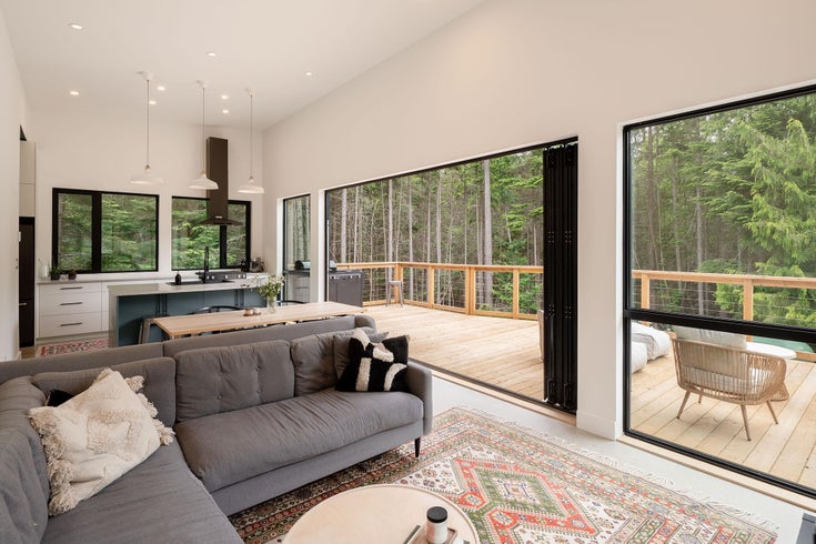 1290 Cowan Point Drive - Bowen Island Single Family Residence for Sale, 3 Bedrooms (R3088776)