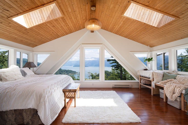 845 Valhalla Place - Bowen Island Single Family Residence, 4 Bedrooms (R3014766)