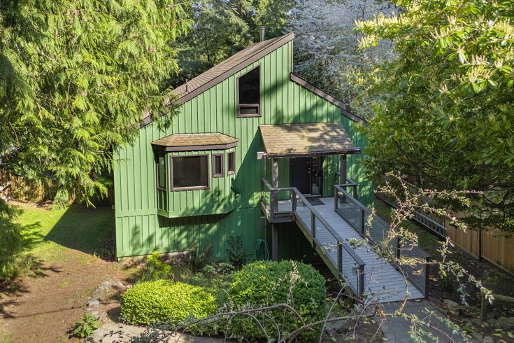1311 Hillcrest Road - Bowen Island Single Family Residence, 3 Bedrooms (R2996184)