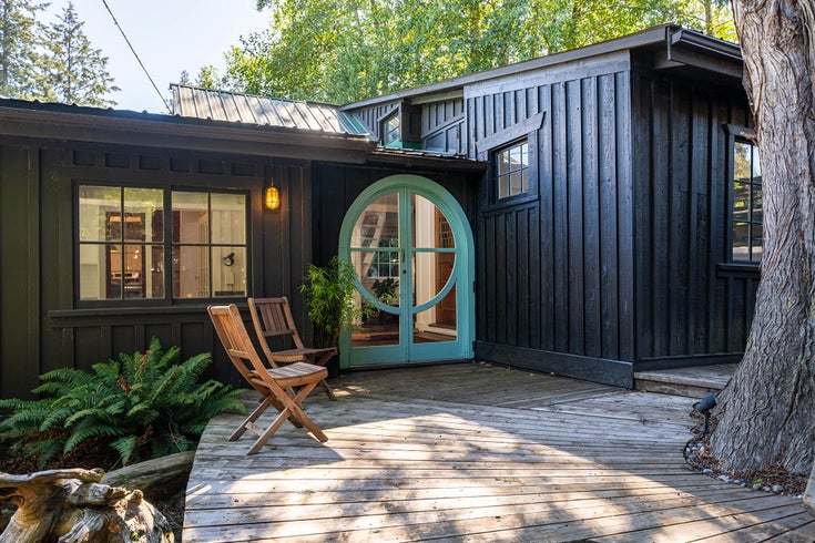 461 Bowen Island Trunk Road - Bowen Island Single Family Residence, 2 Bedrooms (R2990373)