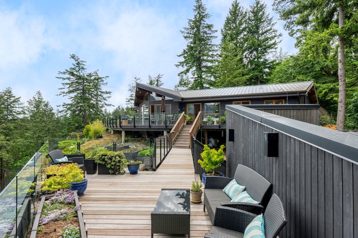 256 Jason Road - Bowen Island Single Family Residence, 2 Bedrooms (R3011051)