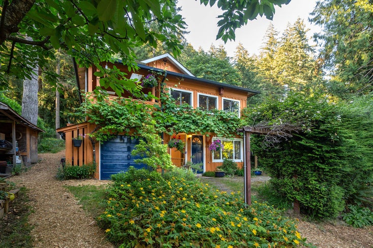 1142 Miller Road - Bowen Island Single Family Residence, 4 Bedrooms (R3014698)