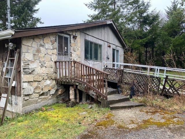 2218 NORTHWEST BAY ROAD - FVREB Out of Town House with Acreage for sale, 2 Bedrooms (R2667195)