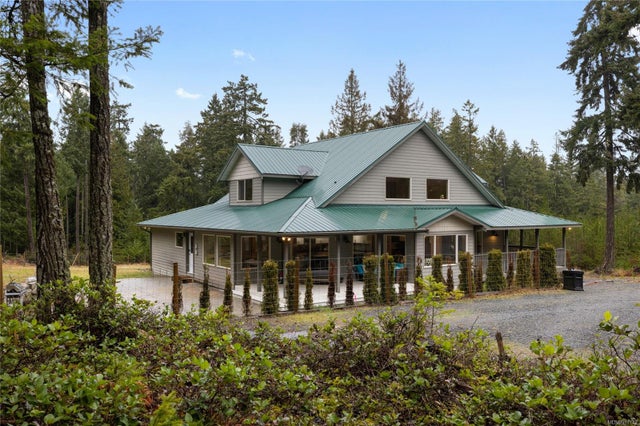 907 Hemsworth Rd - PQ Qualicum Beach Single Family Residence for Sale, 5 Bedrooms (997142)