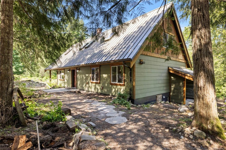 1550 Wells Pl - PQ Errington/Coombs/Hilliers Single Family Residence for Sale, 5 Bedrooms (1002420)
