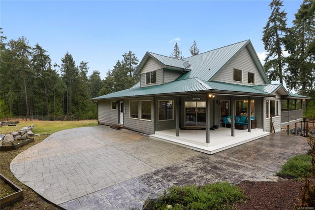 907 Hemsworth Rd - PQ Qualicum Beach Single Family Residence for Sale, 5 Bedrooms (1007498)