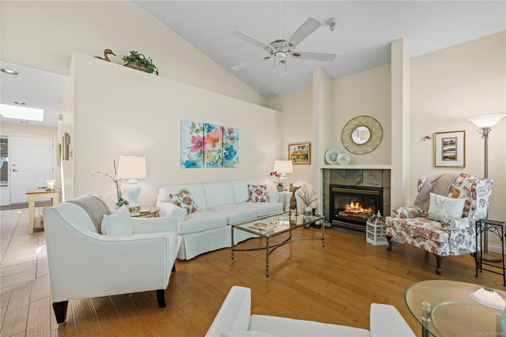 912 Lakes Blvd - PQ French Creek Townhouse for Sale, 2 Bedrooms (1014004)
