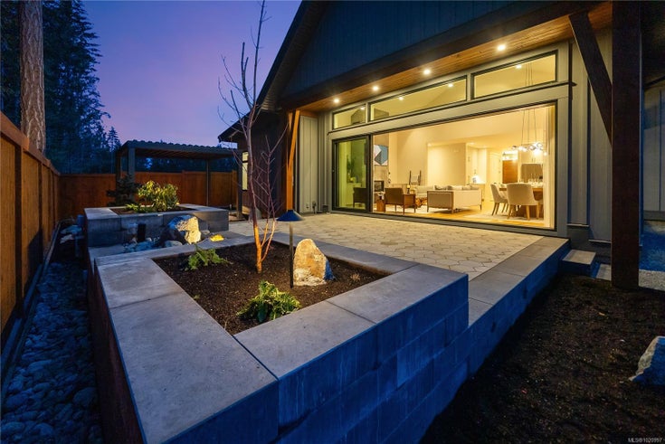 952 Flagstick Rd - PQ Qualicum Beach Single Family Residence for Sale, 3 Bedrooms (1020997)