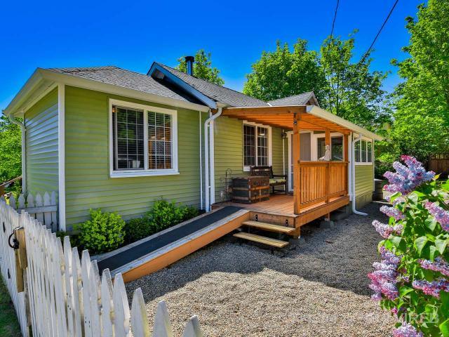 2282 MORELLO ROAD - PQ Nanoose Single Family Residence, 2 Bedrooms (454694)