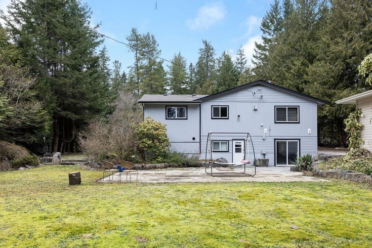 8099 Northwood Road - Halfmn Bay Secret Cv Redroofs Single Family Residence for Sale, 3 Bedrooms (R2972012)