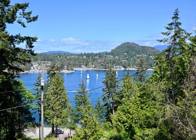 4184 Francis Peninsula Road - Pender Harbour Egmont Single Family Residence for Sale, 3 Bedrooms (R2998715)