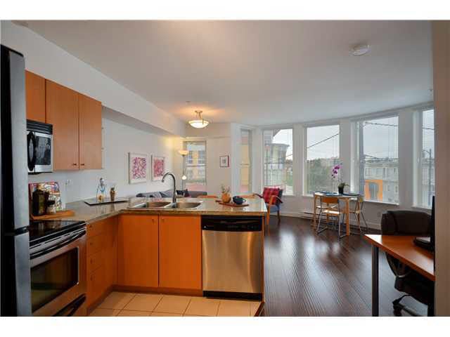 215 702 E King Edward Avenue - Fraser VE Apartment/Condo(V942677)