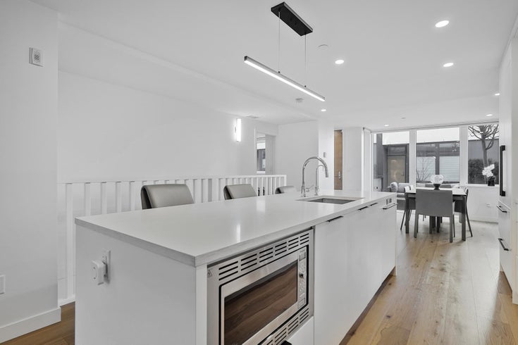 101 649 E 3RD STREET - Lower Lonsdale Apartment/Condo, 2 Bedrooms 