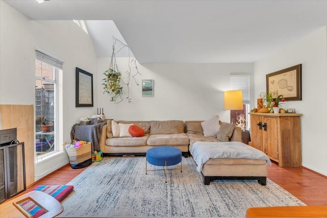 3060 W 8th Avenue - Kitsilano Half Duplex for Sale, 3 Bedrooms (R3007051)