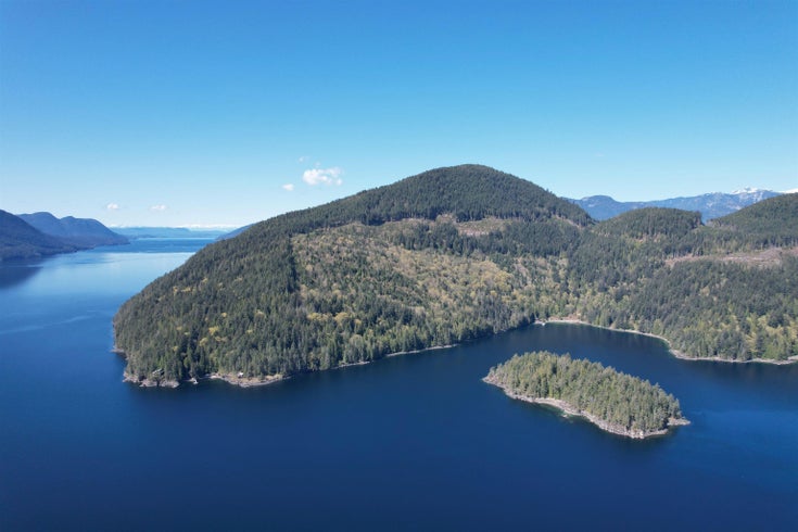 DL - 4055 E Dark Cove Jervis Road - Pender Harbour Egmont Single Family Residence for Sale, 2 Bedrooms (R2875472)