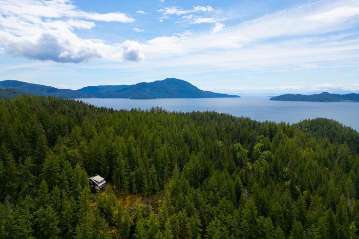 1029 CENTER BAY ROAD - Gambier Island House with Acreage for Sale, 2 Bedrooms (R2890185)