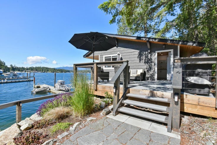 5192 CLAYDON ROAD - Pender Harbour Egmont House with Acreage for Sale(R2895428)