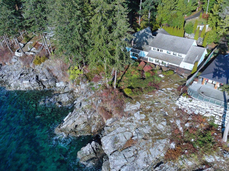2525 Lower Road - Roberts Creek Single Family Residence for Sale, 5 Bedrooms (R3017827)