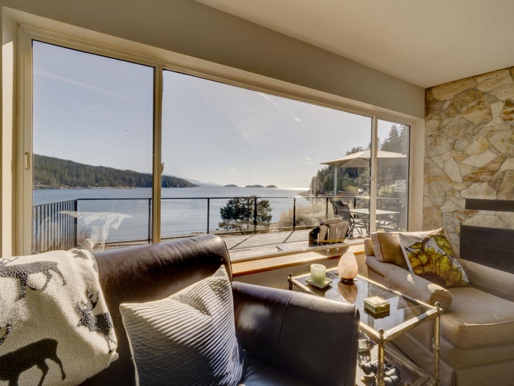7653 Redrooffs Road - Halfmn Bay Secret Cv Redroofs Single Family Residence for Sale, 3 Bedrooms (R3019936)