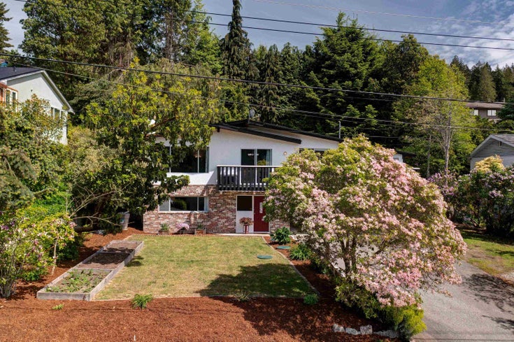 5218 Radcliffe Road - Sechelt District Single Family Residence for Sale, 4 Bedrooms (R3043133)