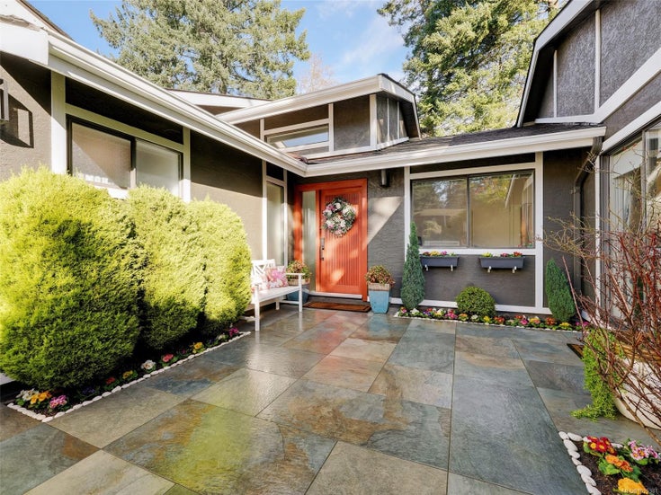 1042 Donwood Dr - SE Broadmead Single Family Residence for Sale, 3 Bedrooms (1025381)