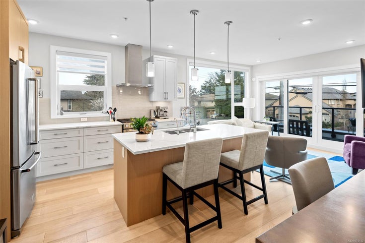 201 2447 Henry Ave - Si Sidney North-East Condo Apartment for sale, 2 Bedrooms (933142)