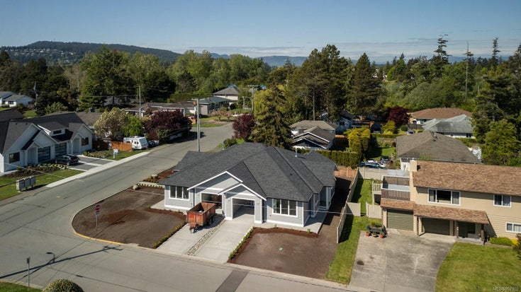 9556 Northlawn Terr - Si Sidney South-East Half Duplex for Sale, 3 Bedrooms (997902)