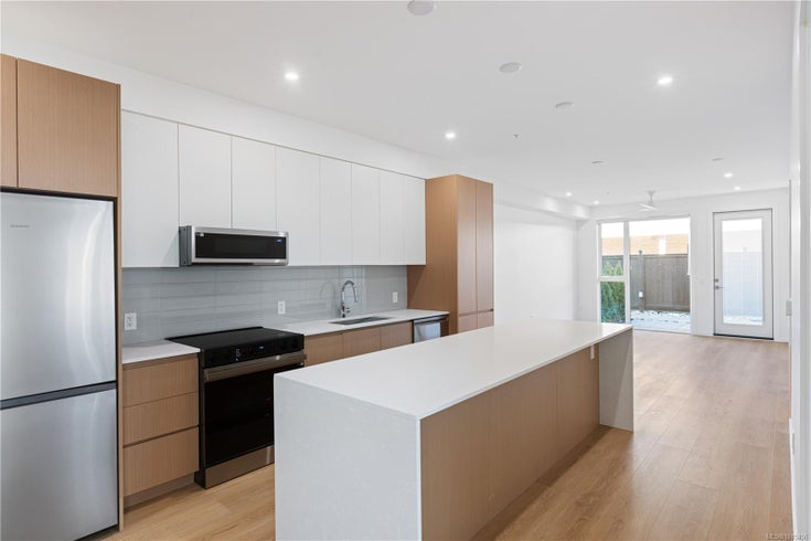 109 - 2374 Oakville Ave - Si Sidney South-East Condo Apartment for Sale, 3 Bedrooms (1015456)