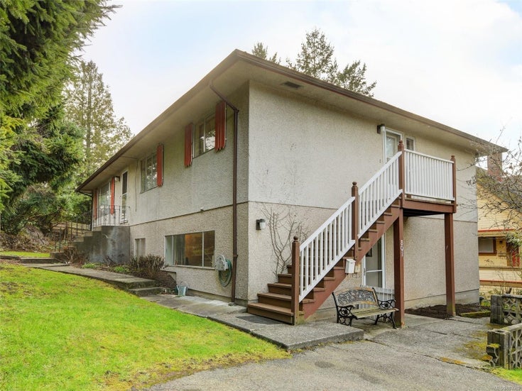 801 Anderson Ave - Es Old Esquimalt Full Duplex for sale, 6 Bedrooms (893369)