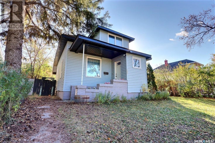 431 9th STREET E - Prince Albert House, 4 Bedrooms (SK985497)
