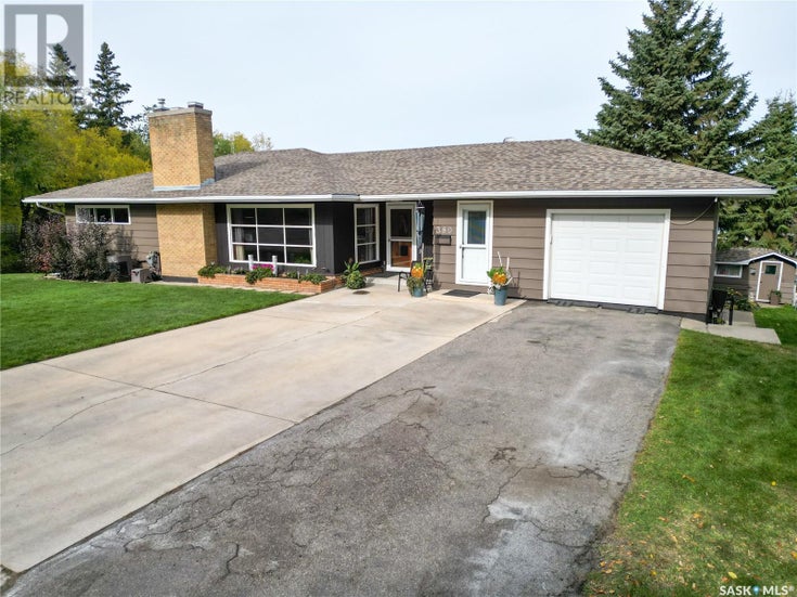 380 19th STREET W - Prince Albert House, 5 Bedrooms (SK992301)