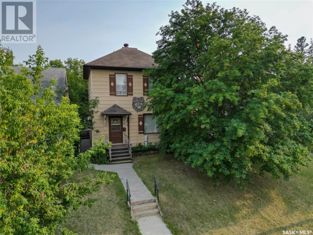 313 11th STREET E - Prince Albert House for Sale, 4 Bedrooms (SK013773)