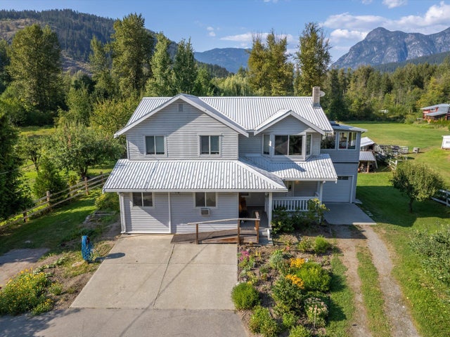 2003 HIGHWAY 99 - Mount Currie House with Acreage for sale, 5 Bedrooms (R2809734)