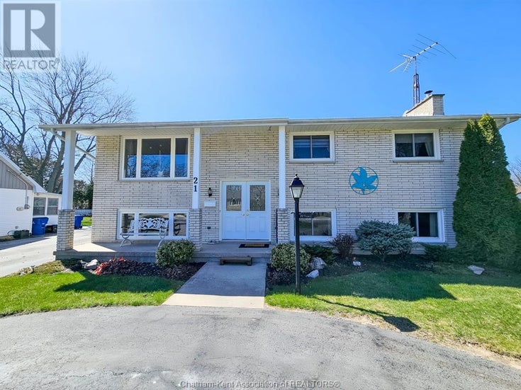 21 Pine DRIVE - Wallaceburg House for Sale, 4 Bedrooms (25008040)