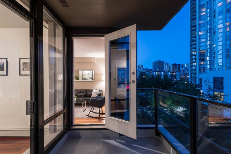 808 151 W 2ND STREET - Lower Lonsdale Apartment/Condo for sale, 1 Bedroom (R2281009)