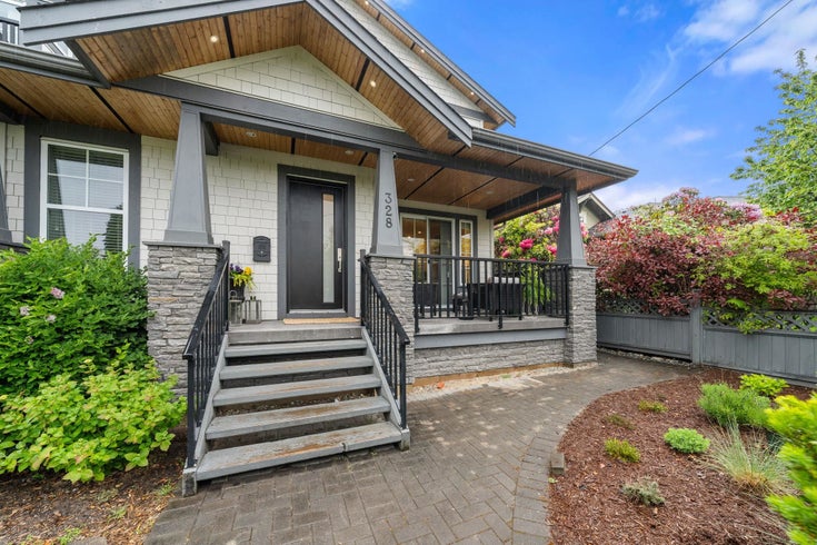 328 E 9th Street - Central Lonsdale Half Duplex for Sale, 4 Bedrooms (R3004112)