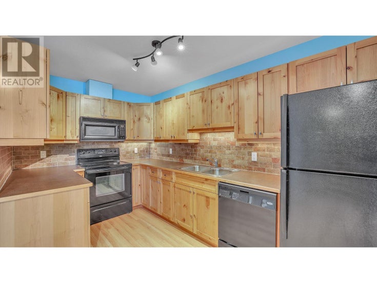 519 13TH Street Unit# 8 - Invermere Apartment for Sale, 2 Bedrooms (10351238)