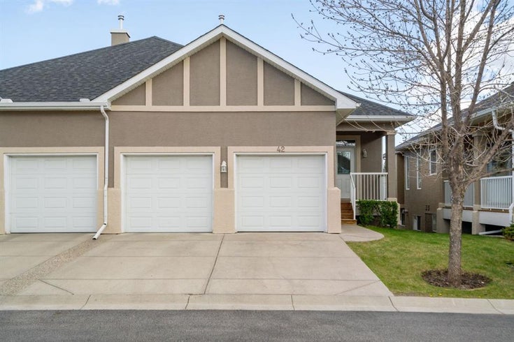 42 Evercreek Bluffs Place SW - Evergreen Semi Detached (Half Duplex), 3 Bedrooms (A2219571)