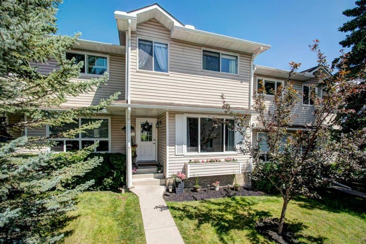 106 Woodsman LANE SW - Woodbine Row/Townhouse, 3 Bedrooms (A1208565)