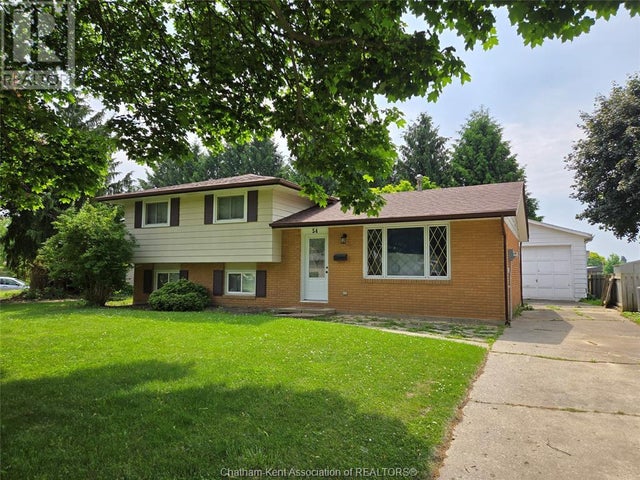 54 Finch AVENUE - Chatham for Sale, 4 Bedrooms (25015045)
