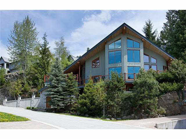 2560 Snowridge Crescent - Nordic House/Single Family for sale, 6 Bedrooms (V837680)
